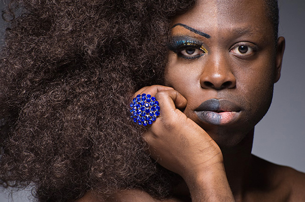 แต่งหน้าครึ่งชายครึ่งหญิง