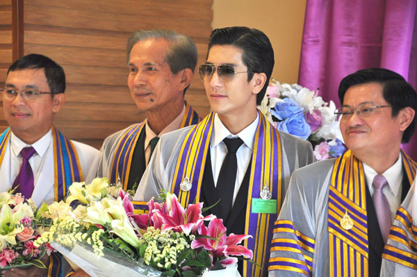 ติ๊ก เจษฎาภรณ์ รับปริญญาเอกแล้ว 