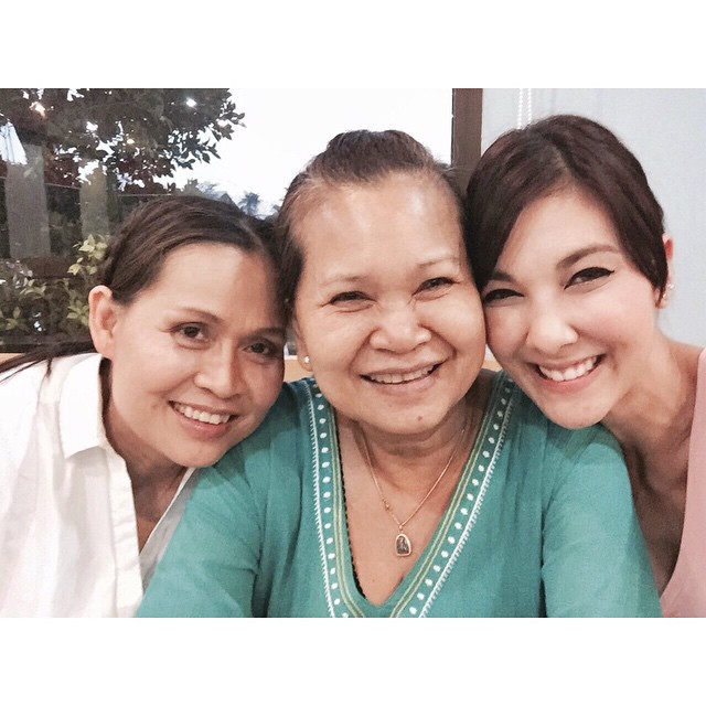 ภาพครอบครัว โบว์ เบญจวรรณ ฉลองสงกรานต์แฮปปี้พร้อมหน้า