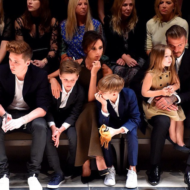 บรู๊คลิน เบ็คแฮม กับชีวิตเด็กเสิร์ฟ...ความภูมิใจของคุณแม่ แม้ที่บ้านรวยล้นฟ้า