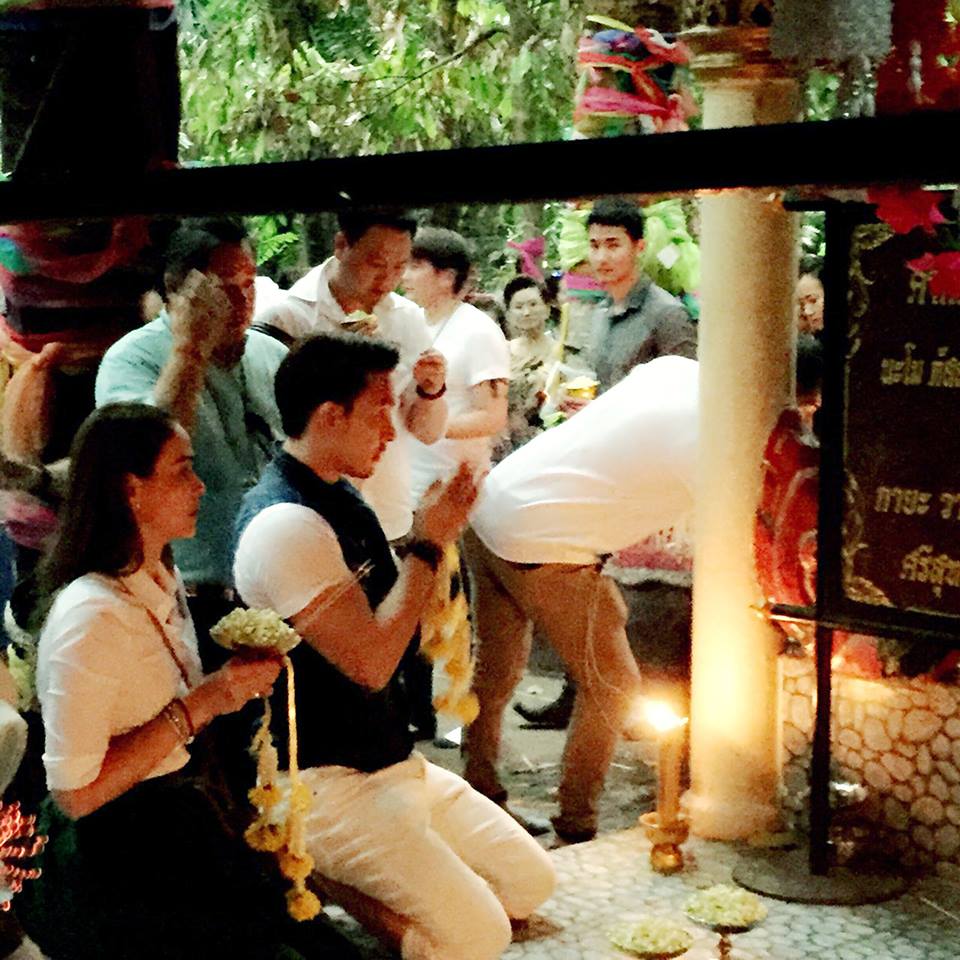 บุคคลปริศนาผุดร่วมเฟรม อั้ม-นัท ที่คำชะโนด ที่แท้เป็นคุณยายคนหนึ่ง