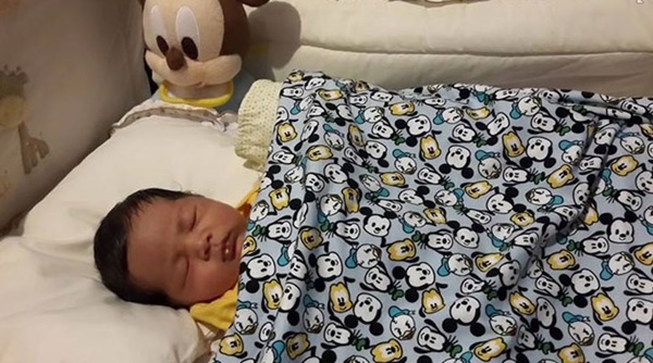 ไมค์ กิ่งโพยม อวดโฉมลูกชายคนแรก ตั้งชื่อว่า น้องเคย์เดน