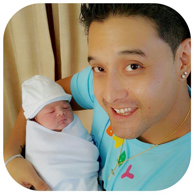 ไมค์ กิ่งโพยม อวดโฉมลูกชายคนแรก ตั้งชื่อว่า น้องเคย์เดน