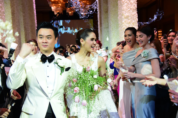 5 พระเอกของชม รวมตัว ร่วมยินดีในงานแต่ง ชมพู่ น็อต