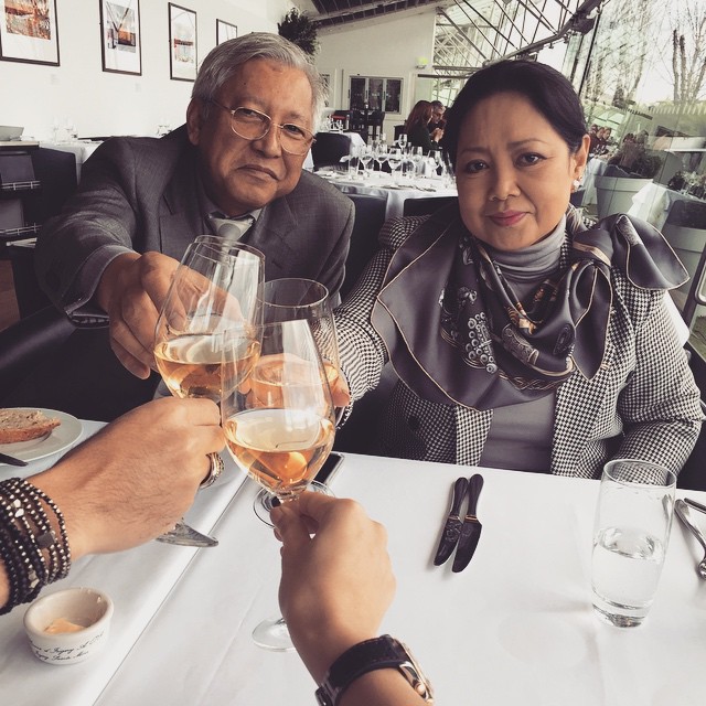 เอมมี่ มรกต พร้อมครอบครัวและ ไฮโซเจมส์ เที่ยวสุดแฮปปี้ที่ลอนดอน