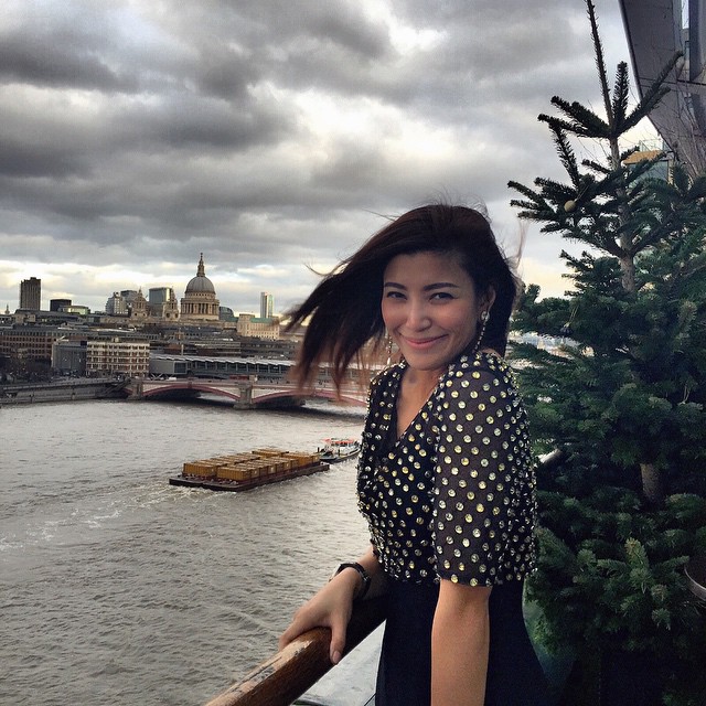 เอมมี่ มรกต พร้อมครอบครัวและ ไฮโซเจมส์ เที่ยวสุดแฮปปี้ที่ลอนดอน