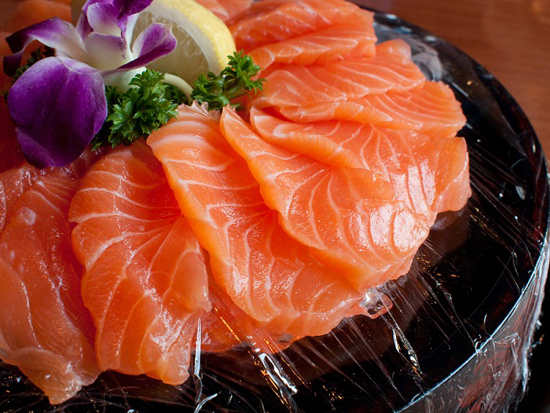 เคล็ดลับเตรียมเนื้อแซลมอนสดให้อร่อยโดนใจ