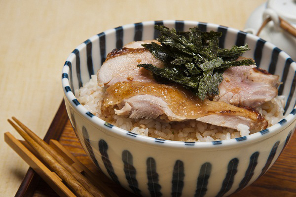 Donburi ข้าวหน้าต่าง ๆ แบบญี่ปุ่น เกี่ยวข้องอย่างไรกับธนบุรี