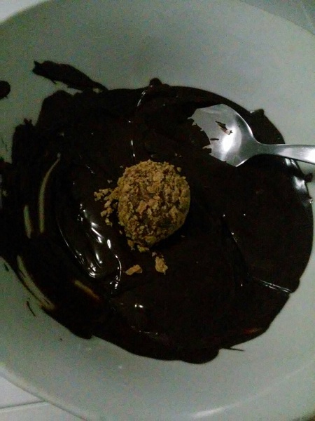 Ferrero Rocher สูตรโฮมเมด ขนมสุดฮิตที่ทำเองได้