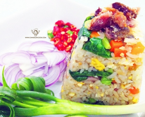 ข้าวผัดคะน้าปลาเค็ม ครบรสความอร่อยกลิ่นหอมชวนหิว