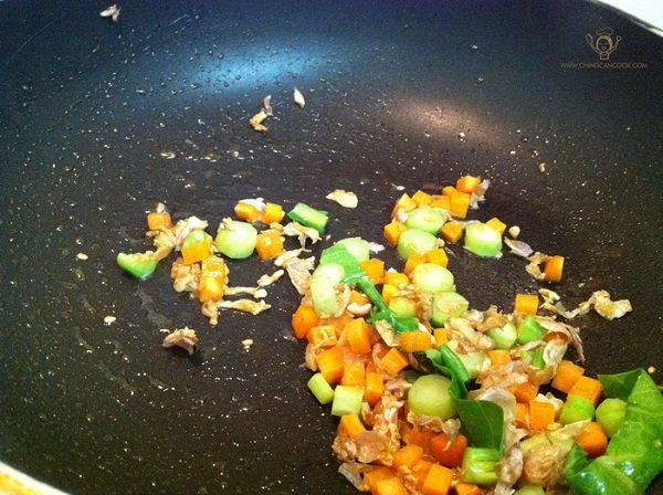 ข้าวผัดคะน้าปลาเค็ม ครบรสความอร่อยกลิ่นหอมชวนหิว