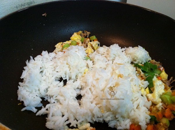 ข้าวผัดคะน้าปลาเค็ม ครบรสความอร่อยกลิ่นหอมชวนหิว