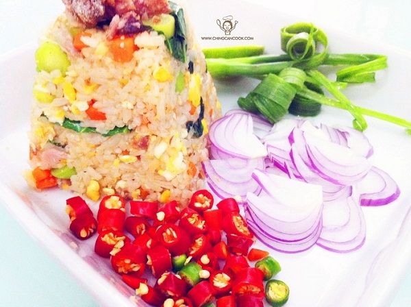 ข้าวผัดคะน้าปลาเค็ม ครบรสความอร่อยกลิ่นหอมชวนหิว