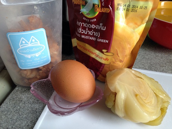 เกี่ยมฉ่ายผัดไข่ 