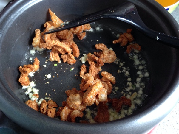 เกี่ยมฉ่ายผัดไข่ 