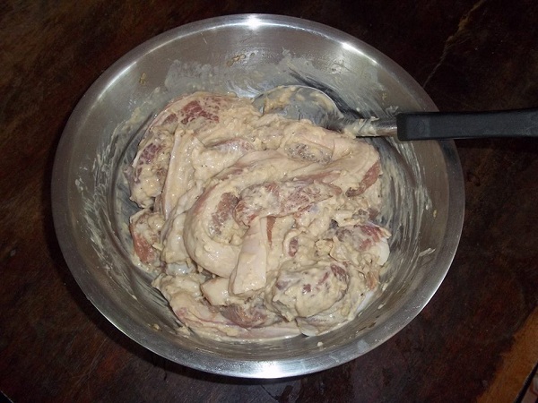 หมูสามชั้นทอดกระเทียมพริกไทย