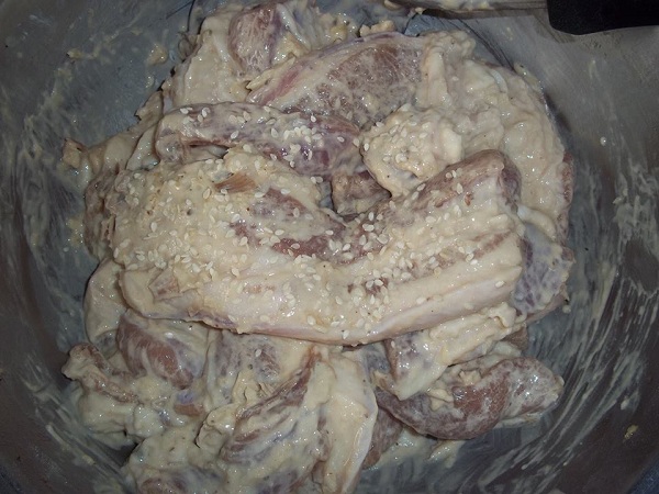 หมูสามชั้นทอดกระเทียมพริกไทย