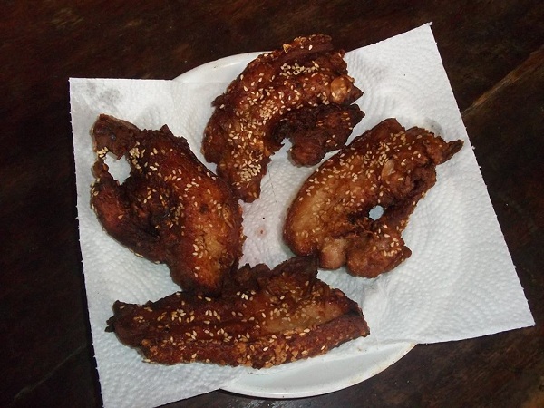 หมูสามชั้นทอดกระเทียมพริกไทย