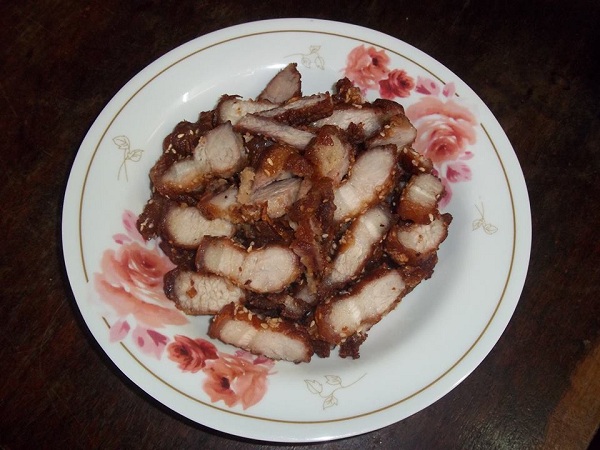 หมูสามชั้นทอดกระเทียมพริกไทย
