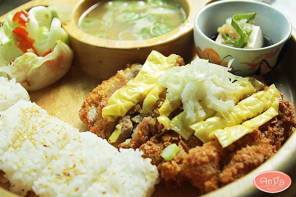 ชุดข้าวหมูทอดทงคัตสึ เมนูน่าหม่ำสำหรับครอบครัว