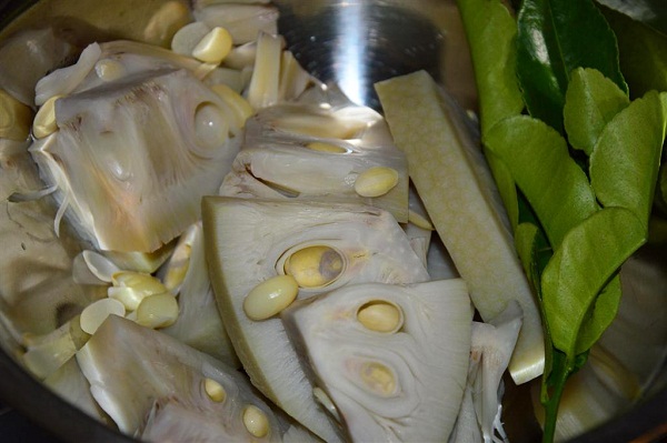 ตำขนุนกับหมูสามชั้นคั่วเค็ม อาหารพื้นบ้านล้านนารสเด็ด