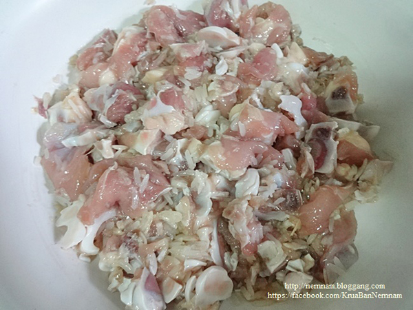 แหนมเอ็นข้อไก่ทอด