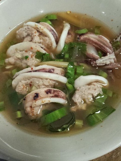 ต้มแซบปลาหมึกยัดไส้ ซดร้อน ๆ รสเด็ดเผ็ดถึงใจ 