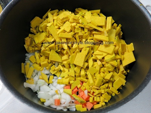 ซุปฟักทอง อาหารฝรั่งเสิร์ฟร้อนๆ รสกลมกล่อม