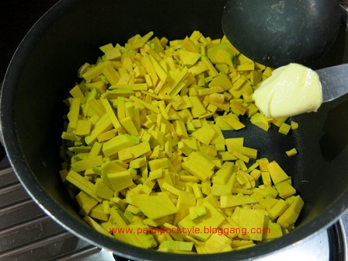 ซุปฟักทอง อาหารฝรั่งเสิร์ฟร้อนๆ รสกลมกล่อม