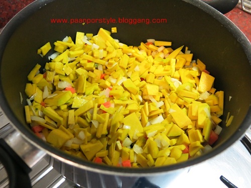 ซุปฟักทอง อาหารฝรั่งเสิร์ฟร้อนๆ รสกลมกล่อม