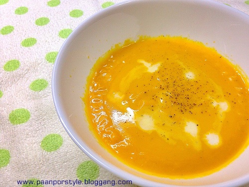 ซุปฟักทอง อาหารฝรั่งเสิร์ฟร้อนๆ รสกลมกล่อม