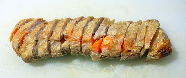 แฮกึ๊นหมูสับ ผสมเนื้อปลาและไข่แดงเค็ม 