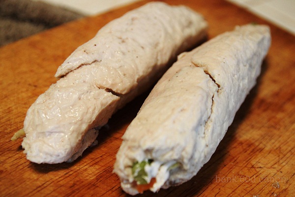อกไก่ม้วนสอดไส้ผักรวมมิตร