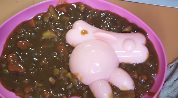 ข้าวกระต่ายหน้าแกงกระหรี่หมูทอด เมนูอร่อยน่ารักน่าเอ็นดู