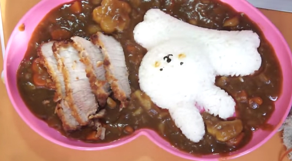 ข้าวกระต่ายหน้าแกงกระหรี่หมูทอด เมนูอร่อยน่ารักน่าเอ็นดู