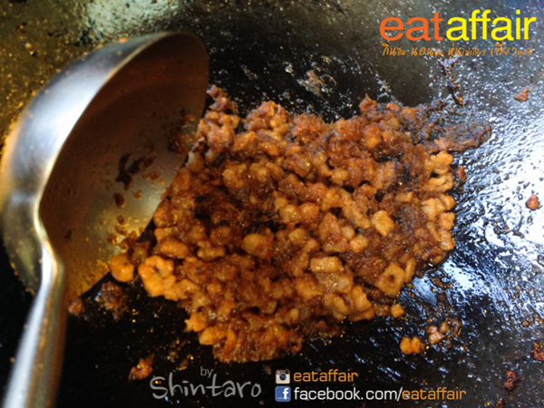 กากหมูผัดพริกขิงไข่เค็ม