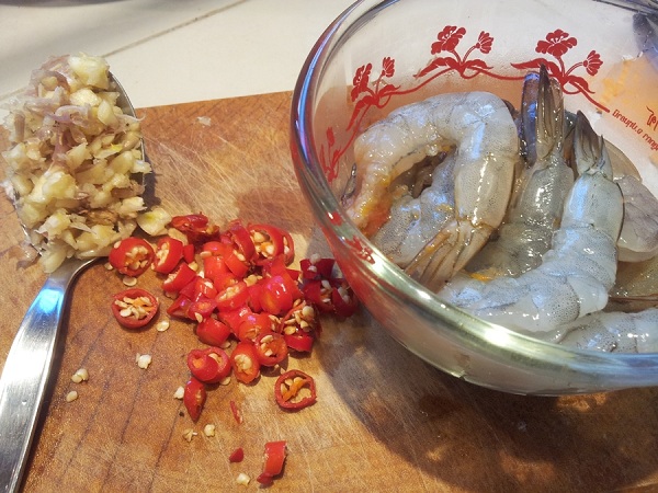 กุ้งผัดพริกขี้หนู 