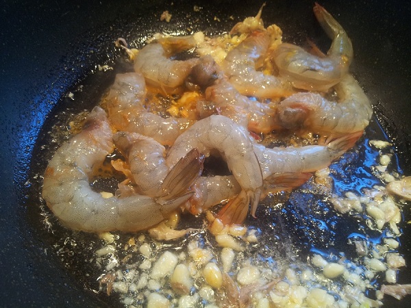 กุ้งผัดพริกขี้หนู 