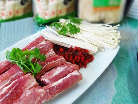 ซุปเยื่อไผ่ซี่โครงหมู 