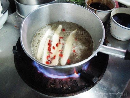 ซุปเยื่อไผ่ซี่โครงหมู 