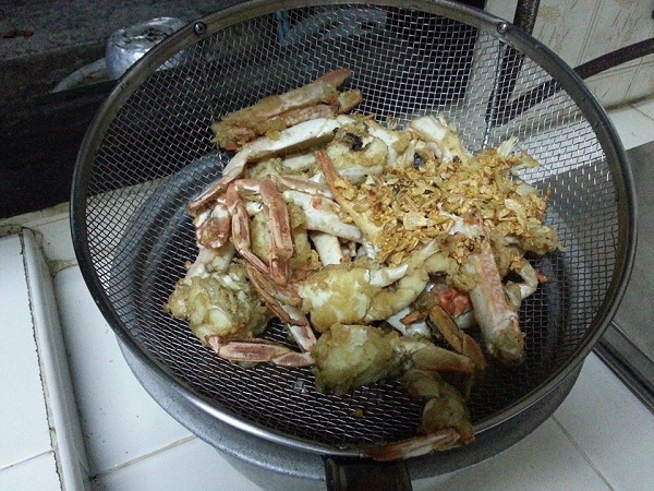 ปูม้าทอดกระเทียม เมนูง่าย ๆ ที่เห็นแล้วต้องหิว