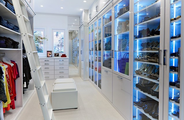 10 กลเม็ดจัดห้องแต่งตัวให้สวยเป๊ะ เก็บของได้จุใจ 