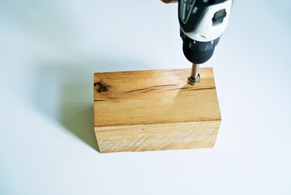 DIY แท่นไม้สุดคลาสสิก 