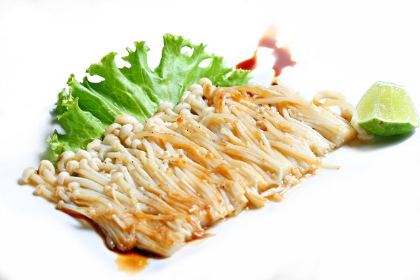 เห็ดเข็มทองผัดเนย กลิ่นหอมชวนรับประทาน