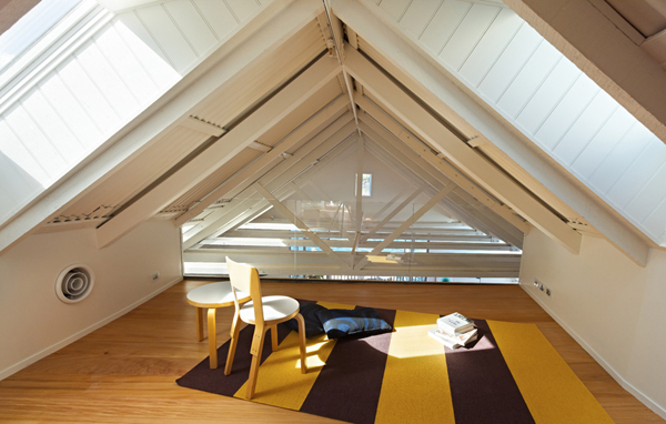 แบบบ้านริมน้ำ ดีไซน์ร่วมสมัยจากโครงไม้เก่า