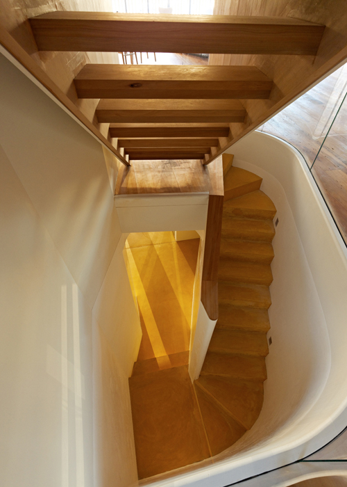 แบบบ้านริมน้ำ ดีไซน์ร่วมสมัยจากโครงไม้เก่า