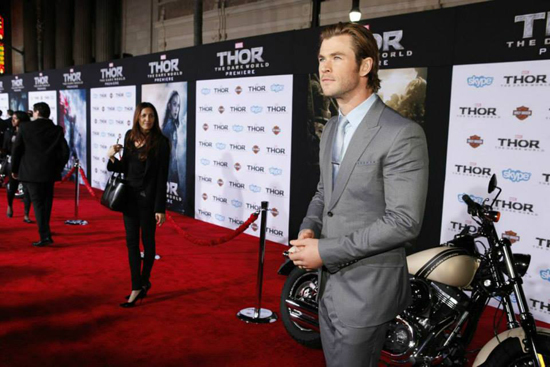 Thor : The Dark World รอบปฐมทัศน์ นักแสดงตบเท้าเดินพรมแดงเพียบ
