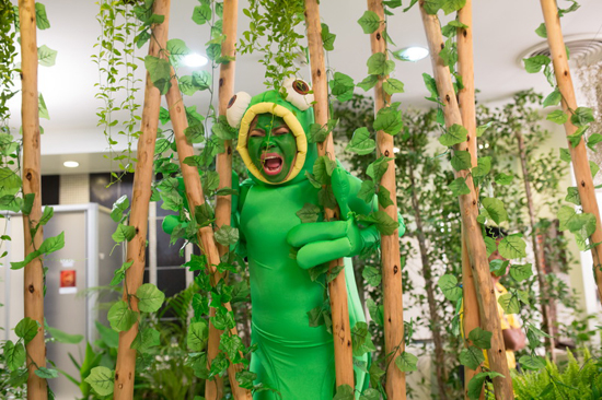 ตุ๊กกี้ พริตตี้กิ้งก่า ปะทะ 3 สาวพริตตี้ผ้าขนหนู ใน โอ้! มายโกสต์ คุณผีช่วย