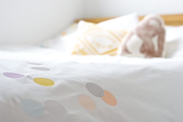D.I.Y. ผ้าปูที่นอนลายจุดสีหวาน น่ารักมาก ๆ