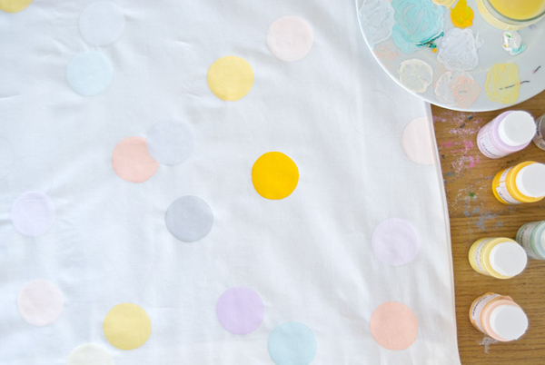 D.I.Y. ผ้าปูที่นอนลายจุดสีหวาน น่ารักมาก ๆ